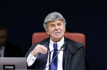 Ministro Luiz Fux reabre investigação sobre presidente Lula por intolerância religiosa no Carnaval 9 Fux volta atrás em arquivamento de notícia-crime contra Lula por desfile no Carnaval e manda caso à PGR – CartaCapital