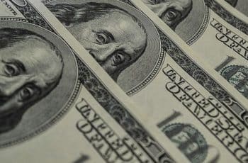 DÓLAR FECHA ESTÁVEL A R$ 5,25 EM DIA DE AGENDA FRACA NO BRASIL