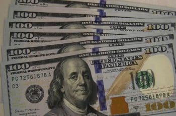 Dólar se aproxima de R$ 5,25 e bolsa cai pelo terceiro dia seguido