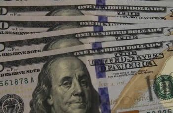 Dólar se aproxima de R$ 5,25 e bolsa cai pelo terceiro dia seguido