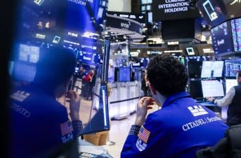 Ibovespa sobe na contramão de queda em ações em Nova York; dólar vai a R$ 5,26