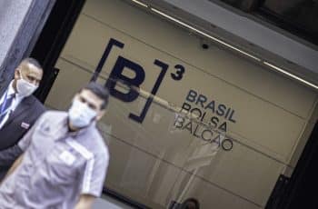 Ibovespa, referência da B3, opera acima dos 125 mil pontos com o otimismo global
