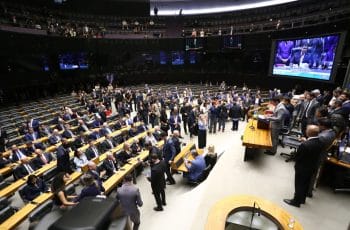 Com regras para botijões e subsídio para navios, MP do Gás do Povo passa na Câmara