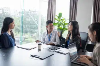 Taxa de desemprego no Brasil atinge 5,6%, menor da série histórica, segundo IBGE 2 Menor taxa de desemprego não evita problemas para contratar