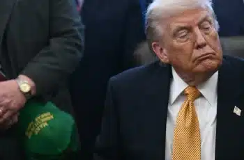 Crescimento do PIB dos EUA desacelera para 1,4% no último trimestre de 2025, totalizando 2,2% no ano, segundo o Departamento do Comércio 3 EUA desaceleram, crescem abaixo do esperado e PIB sobe 2,2% em 2025