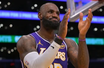 LeBron James aceita novo papel em busca do quinto título com os Lakers 11 Dec 10, 2025; Los Angeles, California, USA; Los Angeles Lakers forward Lebron James (23) reacts after a missed basket during the second half against the San Antonio Spurs at Crypto.com Arena. Mandatory Credit: Jayne Kamin-Oncea-Imagn Images