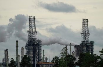 Preços do petróleo sobem com a escalada do conflito no Irão