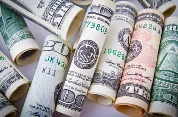 Dólar cai 1,27%, e bolsa sobe 3% na semana | Economia