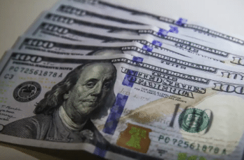 Dólar cai para R$ 5,20 com apetite por risco em alta
