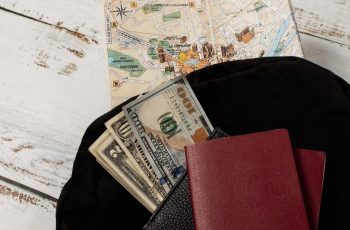 A compra gradual de moeda estrangeira &eacute; uma estrat&eacute;gia eficaz para planejar e economizar em viagens internacionais. -  (crédito: Freepik)