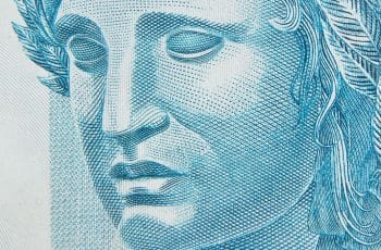 PIB brasileiro 2025 cresce 2,3%, mas mercado projeta desaceleração e juros altos em 2026