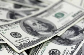 Dólar fecha em queda e Bolsa dispara após decisões de juros no Brasil e nos EUA