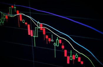 Ibovespa desaba e perde mais de 4 mil pontos com agravamento de tensões no Irã; dólar fecha em alta de 1,79%