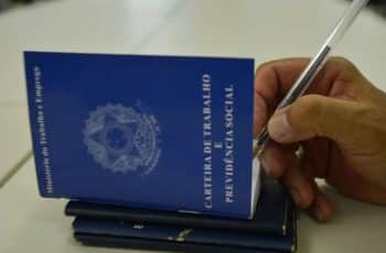 Trabalhadores com carteira assinada vão receber mais de R$ 1.600 no dia 06/03