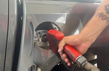 "Muito acima do normal", proprietários de postos falam sobre alta procura por combustíveis