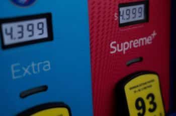 Petróleo tipo Brent salta para mais de US$ 100 por barril em meio a tensões no Oriente Médio 1 Petróleo adiciona um choque inflacionário em escala mundial no desafio do BC de definir o juro