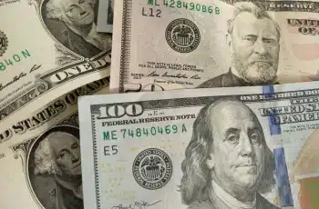 Dólar comercial encerra sexta-feira com valorização de 1,37%, cotado a R$ 5,314 2 Dólar salta 1,37% com tensão da guerra e expectativa para o Copom