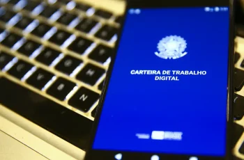 Taxa de desemprego no Brasil sobe para 5,8% no trimestre encerrado em fevereiro, segundo IBGE 4 Desemprego sobe para 5,8% no trimestre até fevereiro, diz IBGE