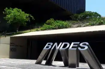 Aumento do preço do barril de petróleo pode beneficiar setor de etanol, afirma presidente do BNDES 6 BNDES busca solução para dívida da Raízen e reforça interesse na recuperação da empresa