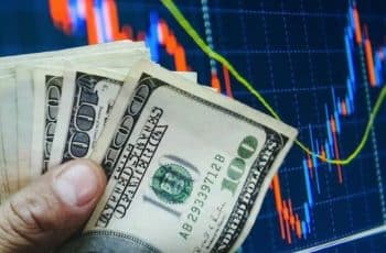 Dólar permanece em queda desde a abertura e bolsa sobe -