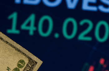 Dólar fecha em alta de 0,27, a R$ 5,25; Ibovespa avança 0,35%