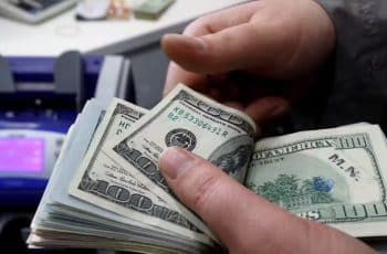 Dólar cai e fecha a R$ 5,22 com possível cessar-fogo no Irã