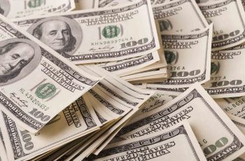 Dólar hoje reage ao petróleo acima de US$100 e à tensão no Oriente Médio, enquanto mercados aguardam decisões de juros no Brasil e nos EUA.