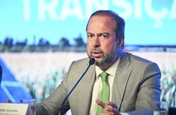 Crise no Oriente Médio: Silveira diz que governo avalia necessidade de medidas para conter alta do petróleo