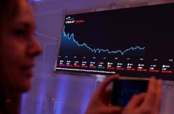 Ibovespa despenca quase 5% com aversão ao risco e guerra entre Irã, EUA e Israel