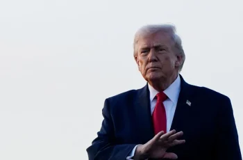 Petróleo WTI ultrapassa US$ 100 e encerra em US$ 103,48 por barril; Brent avança para US$ 101,90. 5 Subida do petróleo é "pequeno preço a pagar pela paz e segurança"