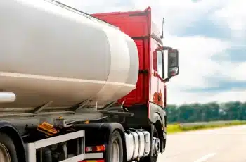 Petróleo Brent avança 3,75% e fecha a US$ 84,45 por barril; WTI sobe 6,08% para US$ 79,20 1 Petróleo dos EUA sobe mais de 6% e ultrapassa 79 dólares