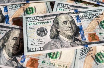 Dólar fecha em queda em meio a conflito no Oriente Médio e dados dos EUA; Bolsa tem pior semana desde 2022