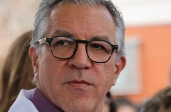 Petróleo atinge pico de US$ 120 por barril em meio à intensificação da guerra no Oriente Médio 7 Brasil monitora impacto da guerra na distribuição de medicamentos