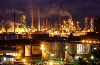 Internacional: Especialistas recomendam investir em ativos sólidos