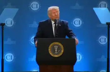 Petróleo atinge US$ 120 por barril em meio a tensões no Estreito de Ormuz 6 Trump diz que EUA "derrotaram e dizimaram" o Irã