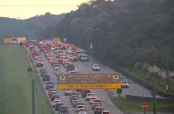 Estradas complicam na saída para o feriado de Tiradentes - 17/04/2026 - Cotidiano