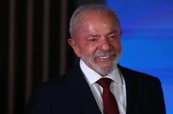 Governo Lula decide reduzir tributos sobre gasolina - 23/04/2026 - Economia
