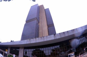 Aguardado processo de corte de juros pode não acontecer como o governo ou a população esperava -  (crédito:  Ed Alves CB/DA Press)