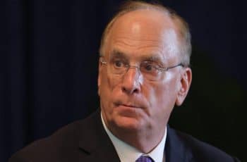 Por que os investidores estão migrando para as opções de bitcoin da BlackRock para se protegerem contra uma economia global instável