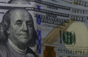 Dólar cai para R$ 4,99 com tensões EUA-Irã