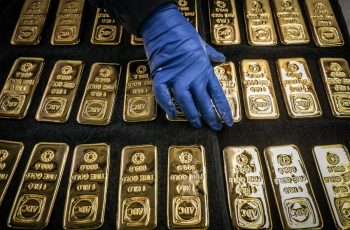 Ouro fecha em queda diante de alta do dólar e dos rendimentos dos Treasuries | Finanças