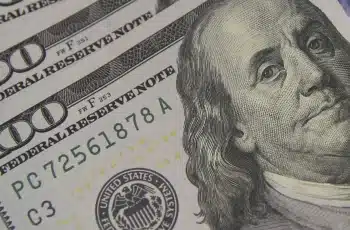 Dólar recua 1,02% e fecha a R$ 5,011, menor nível desde abril de 2024 1 Dólar recua a R$ 5,01 e bolsa renova recorde com apoio do cenário externo