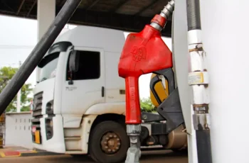Petróleo Brent avança 93,79% e atinge US$ 138,21 por barril em meio à guerra no Irã 2 Guerra Irã-EUA dispara preço do diesel e gasolina em MS