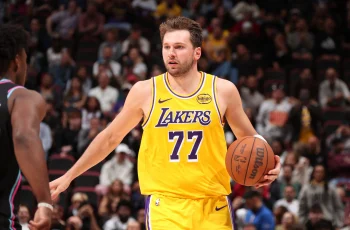 Cade Cunningham e Luka Dončić elegíveis para prêmios da NBA na temporada 2025-26, Anthony Edwards não é autorizado 2 Lakers remain without Luka Dončić and Austin Reaves as playoffs begin