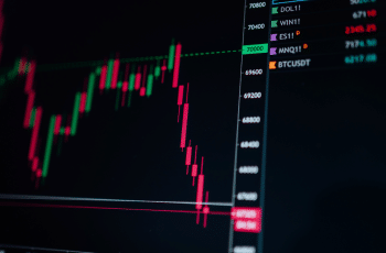 Ibovespa sobe com apoio de NY e cenário externo mais positivo