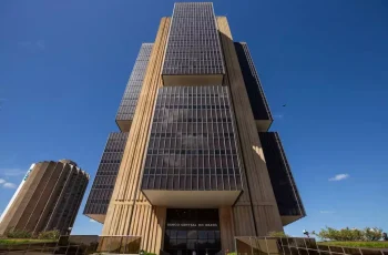 Expectativa de corte de 0,25% na Selic, com taxa projetada para 14,50% após reunião do Copom 12 Reunião do Copom deve cortar a Selic a 14,5% em abril