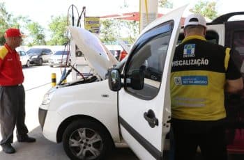 Preços de gasolina, diesel e etanol caem após alta do petróleo e reforço na fiscalização