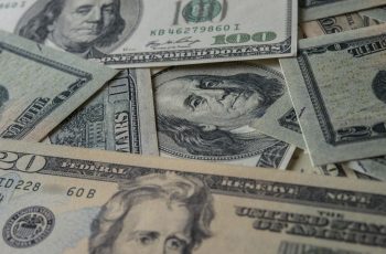 Dólar cai pelo 6º dia e atinge menor nível em dois anos com expectativa de acordo entre EUA e Irã