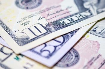 Dólar fecha em alta e volta ao patamar de R$5 com pressão externa, decisão do FOMC e expectativa pelo Copom
