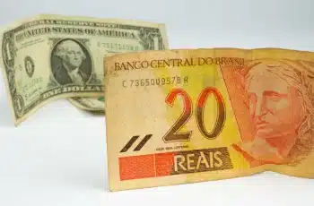 Dólar encerra estável a R$ 4,9736, menor valor de fechamento de 2026 3 Dólar fecha estável ante o real com guerra no Oriente Médio no foco
